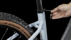 CUBE REACTION HYBRID Pro 625 - 27.5" Easy Entry Electric Mountain Bike - 2023 - Flashwhite / Black -E-Bike World Shop 634112 d 1416281 1400821