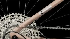 CUBE REACTION HYBRID Pro 750 - Electric Mountain Bike - 2023 - Blushrose / Silver 18 CUBE REACTION HYBRID Pro 750 - Electric Mountain Bike - 2023 - Blushrose / Silver -E-Bike World Shop 634121 d 0316461 1400775