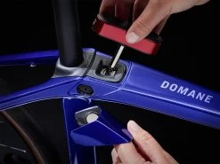 Trek DOMANE SL 6 Gen 4 105 Di2 Carbon Road Bike - 2023 - Hex Blue -E-Bike World Shop domanesl6 alt7 1332748