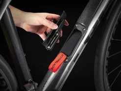 Trek Domane SL 7 Ultegra Di2 Roadbike Gen. 3 - 2023 - Dark Prismatic / Trek Black -E-Bike World Shop domanesl7 alt3 1232517