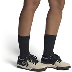 Five Ten Freerider Pro Canvas Mountain Bike Women's Shoes - Sand Strata / Silver Violet / Core Black 16 Five Ten Freerider Pro Canvas Mountain Bike Women's Shoes - Sand Strata / Silver Violet / Core Black -E-Bike World Shop five ten hq2123 freerider pro canvas sand strata silver violet core black 02 1483171