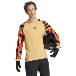 Five Ten TrailX Longsleeve - Hazora / Semi Coral Fusion -E-Bike World Shop five ten ht9601 trailx longsleeve semi coral fusion 04 1441289