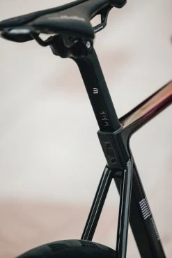 Basso DIAMANTE DISC - Ultegra 8150 Di2 - Carbon Road Bike - 2023 - Candy Red -E-Bike World Shop img 3378 1368402