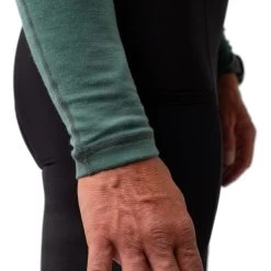 Isadore Merino Long Sleeve Baselayer 2.0 Men - Smoke Pine -E-Bike World Shop isadore merino long sleeve baselayer 2 0 smoke pine 2 1563213