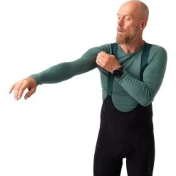 Isadore Merino Long Sleeve Baselayer 2.0 Men - Smoke Pine -E-Bike World Shop isadore merino long sleeve baselayer 2 0 smoke pine 8 1563207