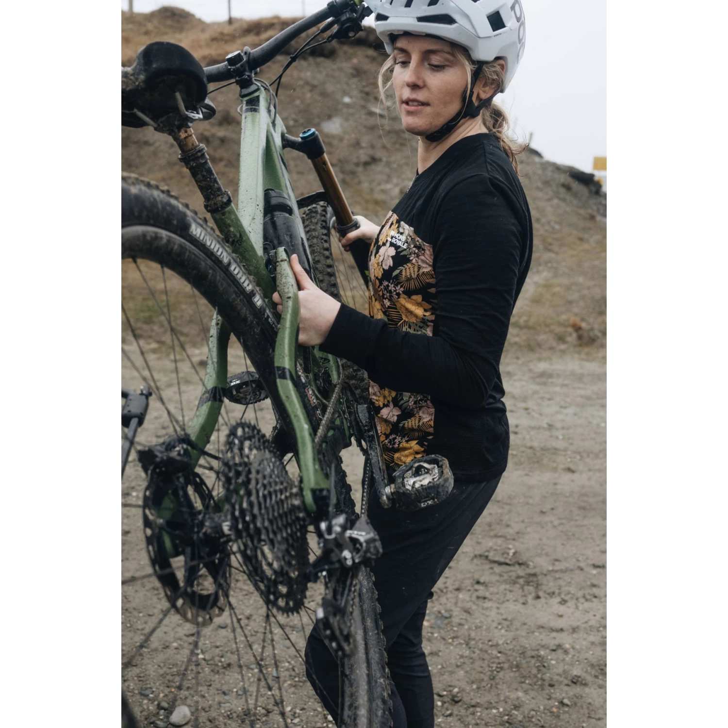 Mons Royale Redwood Enduro V Women's Longsleeve - Midnight Terrazzo / Copper 9 Mons Royale Redwood Enduro V Women's Longsleeve - Midnight Terrazzo / Copper - Image 7