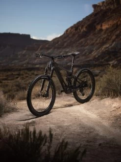 Giant TRANCE X ADVANCED E+ ELITE 1 - Carbon Electric Mountain Bike - 2023 - Gunmetal Black -E-Bike World Shop my23 trance x adv elite e 1 product hires 02 1549221