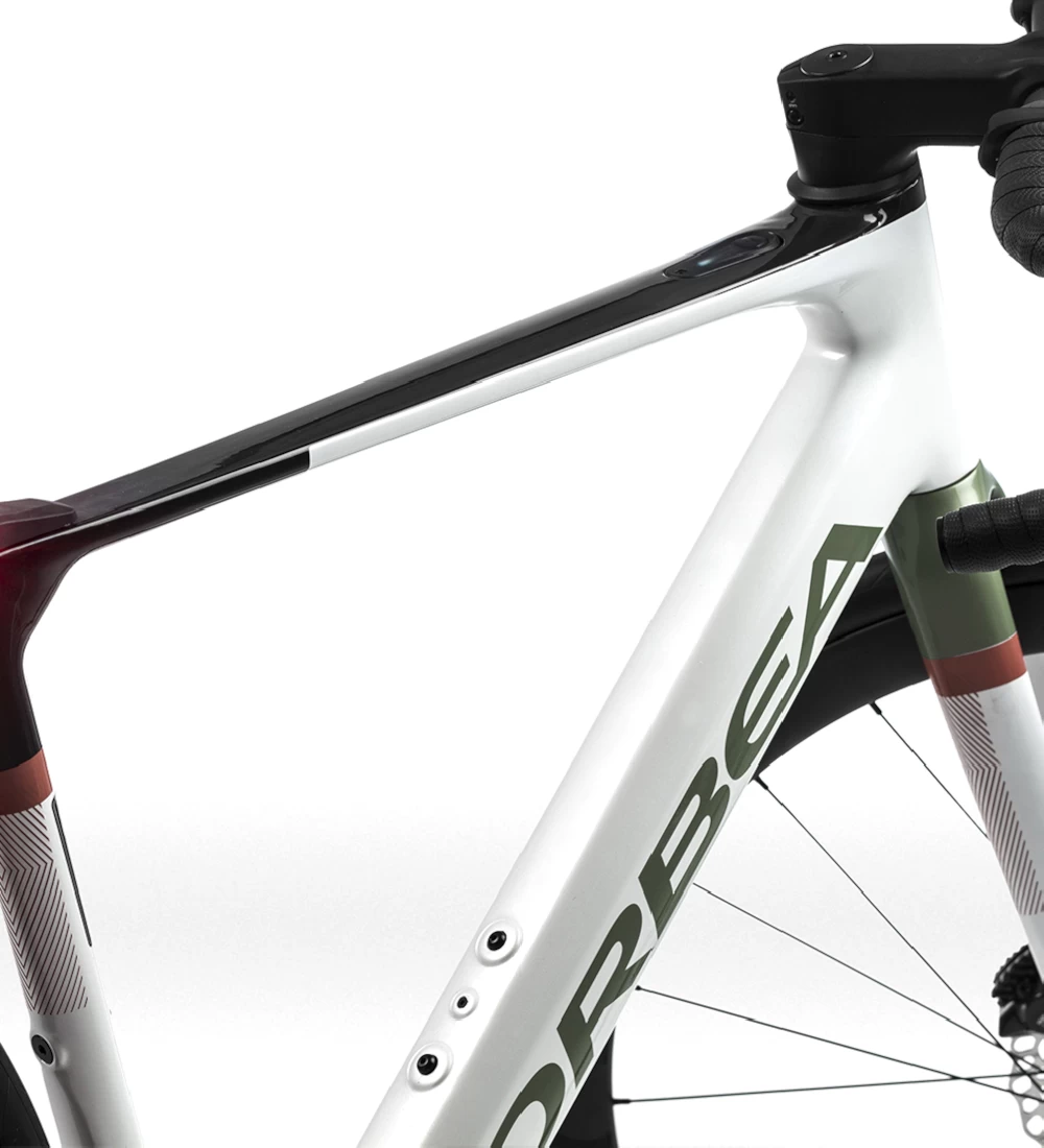 Orbea GAIN M30 105 Carbon Electric Road Bike - 2023 - White Chic - Green Artichoke (gloss) 5 Orbea GAIN M30 105 Carbon Electric Road Bike - 2023 - White Chic - Green Artichoke (gloss) - Image 3