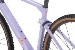 BMC URS 01 ONE - Carbon Gravel Bike - 2023 - Lavender Haze / Orange 23 BMC URS 01 ONE - Carbon Gravel Bike - 2023 - Lavender Haze / Orange -E-Bike World Shop urs 01 one detail 04 1412735