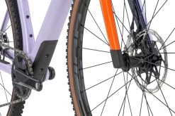 BMC URS 01 ONE - Carbon Gravel Bike - 2023 - Lavender Haze / Orange 25 BMC URS 01 ONE - Carbon Gravel Bike - 2023 - Lavender Haze / Orange -E-Bike World Shop urs 01 one detail 10 1412741